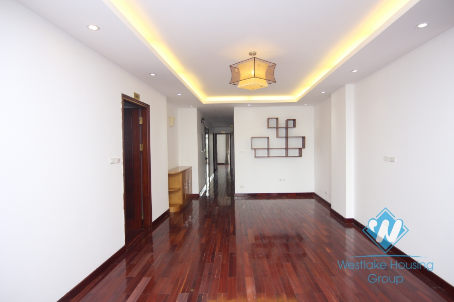 High quality apartment with 03 bedrooms for rent in Xuan Dieu, Tay Ho, Ha Noi